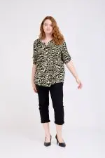 ⁦NOFAR - חולצת אריג צווארו⁩ – תמונה ⁦6⁩