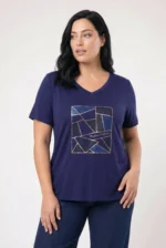 ⁦eliza - טי קצר וי פרינט⁩ – תמונה ⁦9⁩